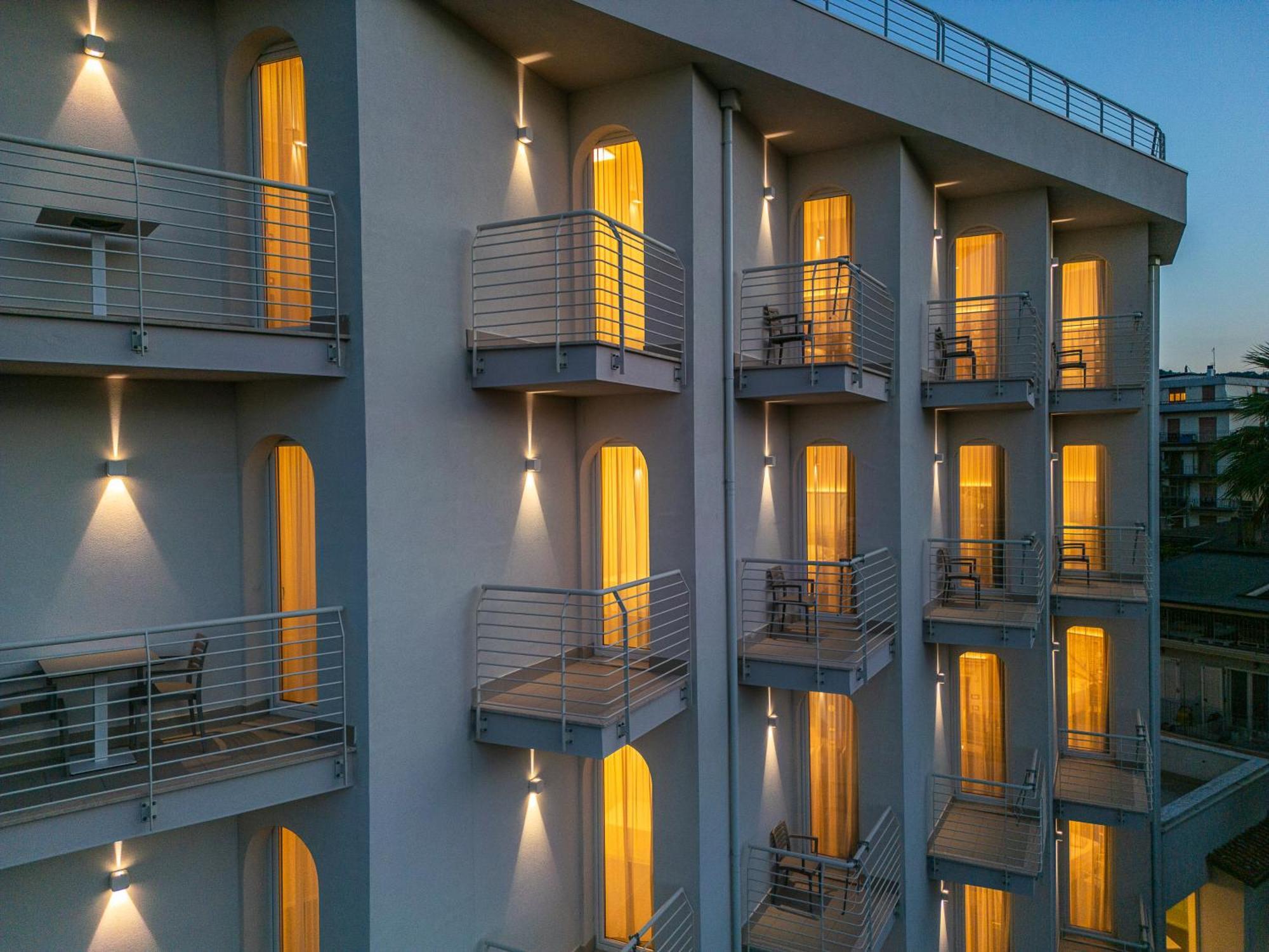 Hotel Velia Grottammare Exterior foto